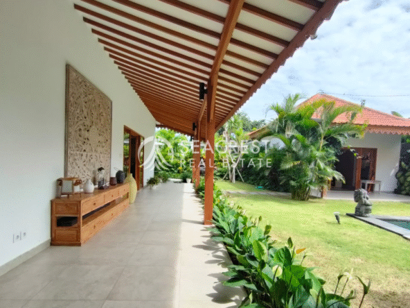 Family Villa in Peaceful Buduk (8)